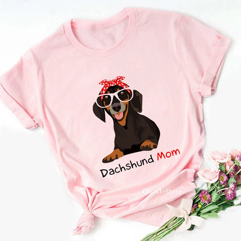 Vintage ‘Dachshund Mom’ Graphic T-Shirt – Pink Casual Tee for Dog Lovers 🐾💖