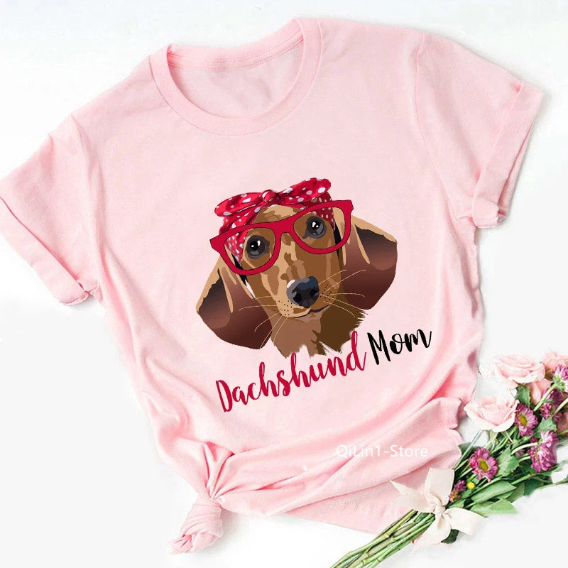 Vintage ‘Dachshund Mom’ Graphic T-Shirt – Pink Casual Tee for Dog Lovers 🐾💖