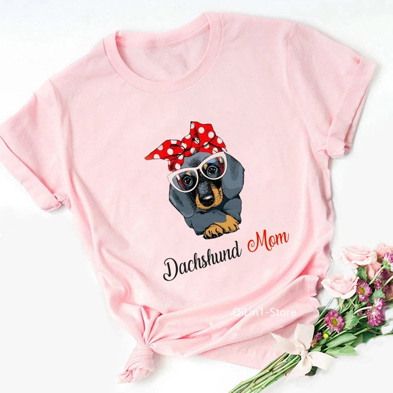 Vintage ‘Dachshund Mom’ Graphic T-Shirt – Pink Casual Tee for Dog Lovers 🐾💖