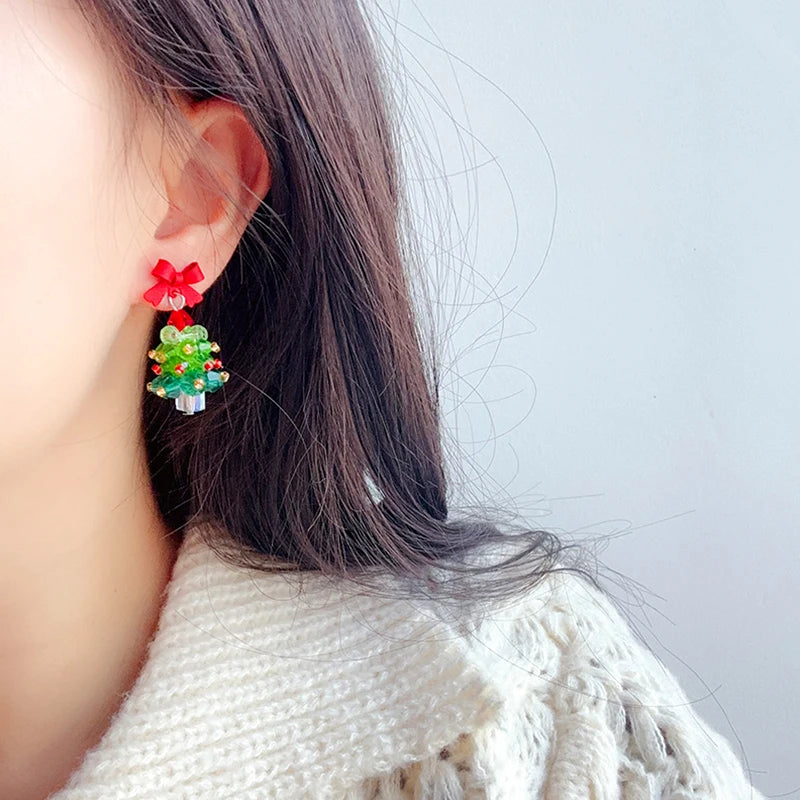 Festive 3D Christmas Tree Beaded Earrings – Handmade Crystal Drop Earrings with Bowknot for Holiday Cheer 🎄✨