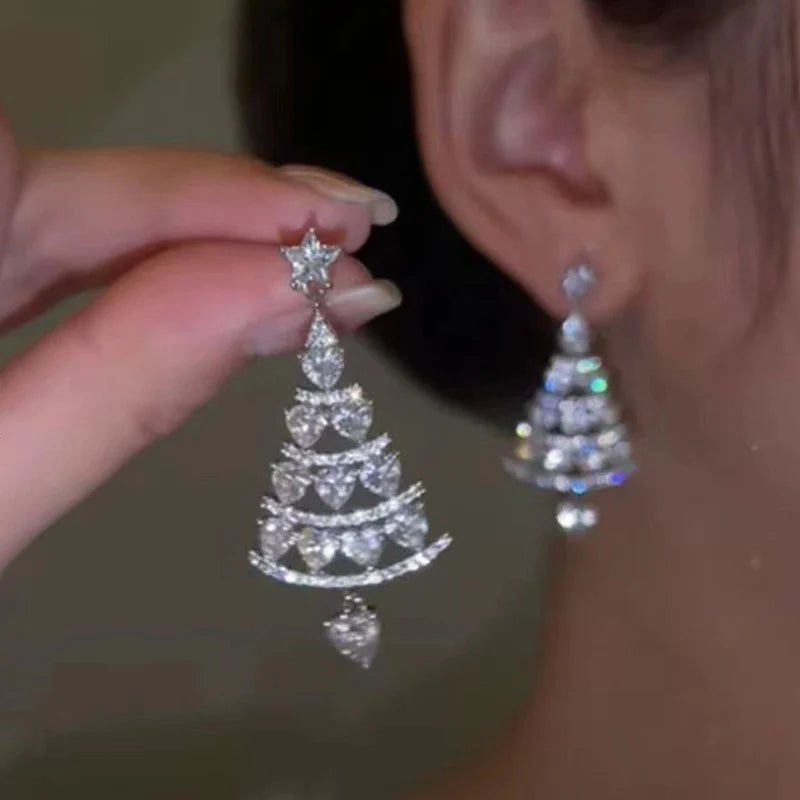 Charming Christmas Tree & Snowflake Tassel Earrings – Festive Asymmetric Holiday Jewelry for Women 🎅🎄✨