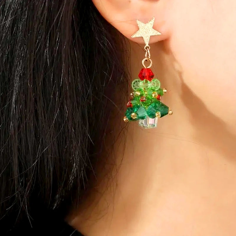 Festive 3D Christmas Tree Beaded Earrings – Handmade Crystal Drop Earrings with Bowknot for Holiday Cheer 🎄✨