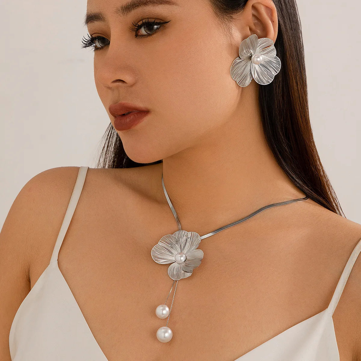 Elegant Flower Petal Choker Necklace & Earrings Set – Perfect Bridal Jewelry with Imitation Pearls for Weddings & Special Events 💍✨