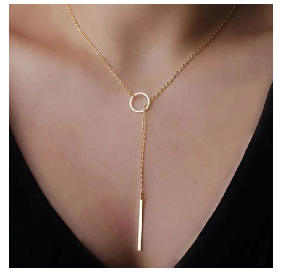 Elegant Stainless Steel Moon Pendant Choker Necklace – Trendy Golden Chain for Women’s Fashion & Everyday Glam ✨🌙